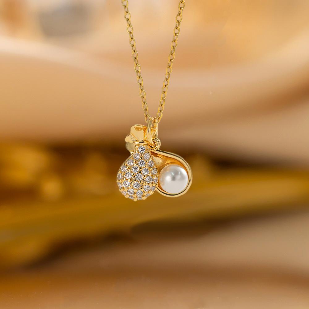 Elegant Luxury Full Zircon Copper Micro Inlaid Necklace Women Simple Exquisite Collarbone Chain Necklace