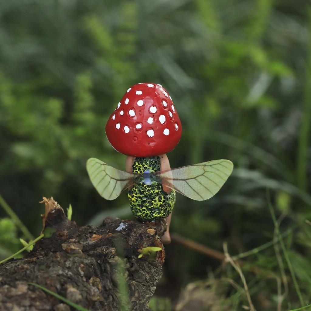 Farmhouse Fairy Resin Decor With Mushroom Figurine For Garden And Outdoor Display