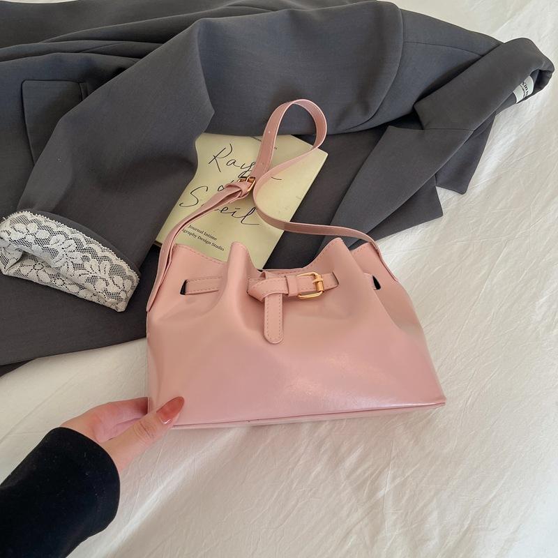 Handbag: Fashionable Commuter Single-shoulder Underarm Bag, Stylish and Unique Bucket Bag