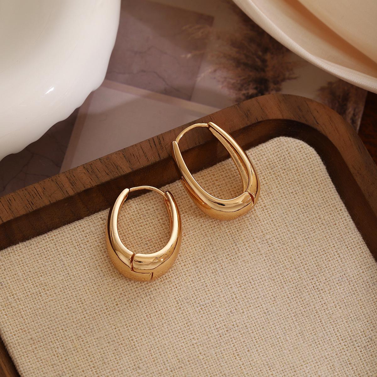 Retro Light Luxury Gold Geometric Hoop Earrings for Women - Trendy Hong Kong Style Oval Ear Cuff