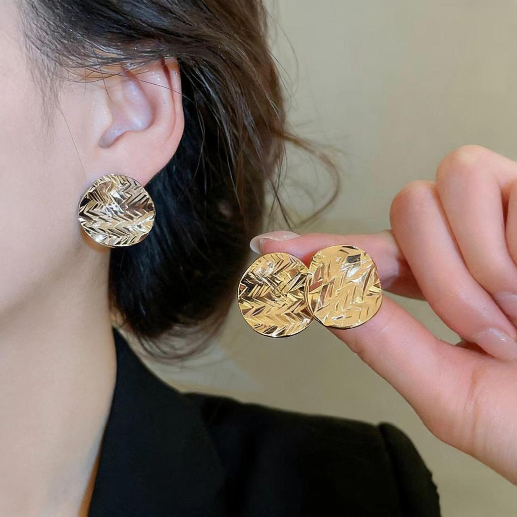 Elegant Wheat Ear Pleated Metal Stud Earrings: Trendy, Luxurious Jewelry for Women