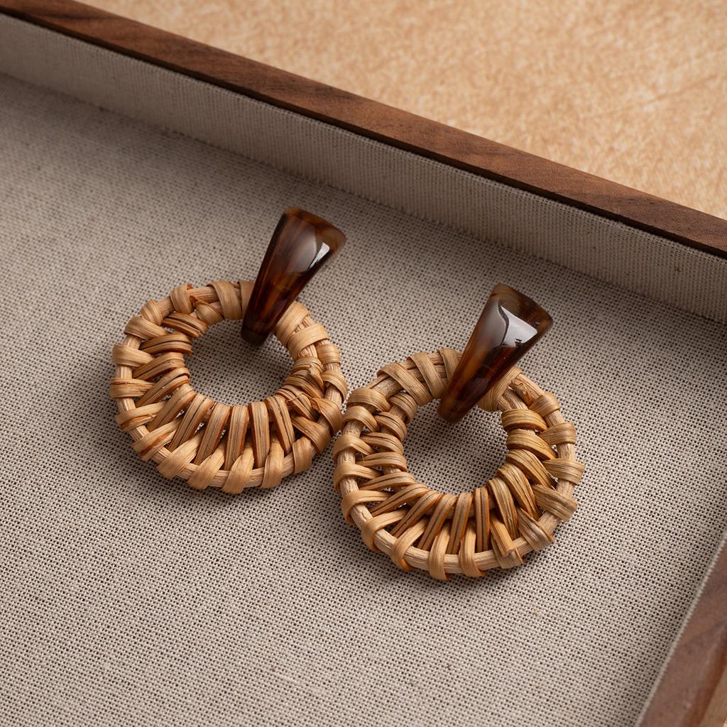 Bohemian Long Woven Hollow Circle Stud Earrings, High-End Exaggerated Earrings, Fashionable And Unique Temperament Earrings.