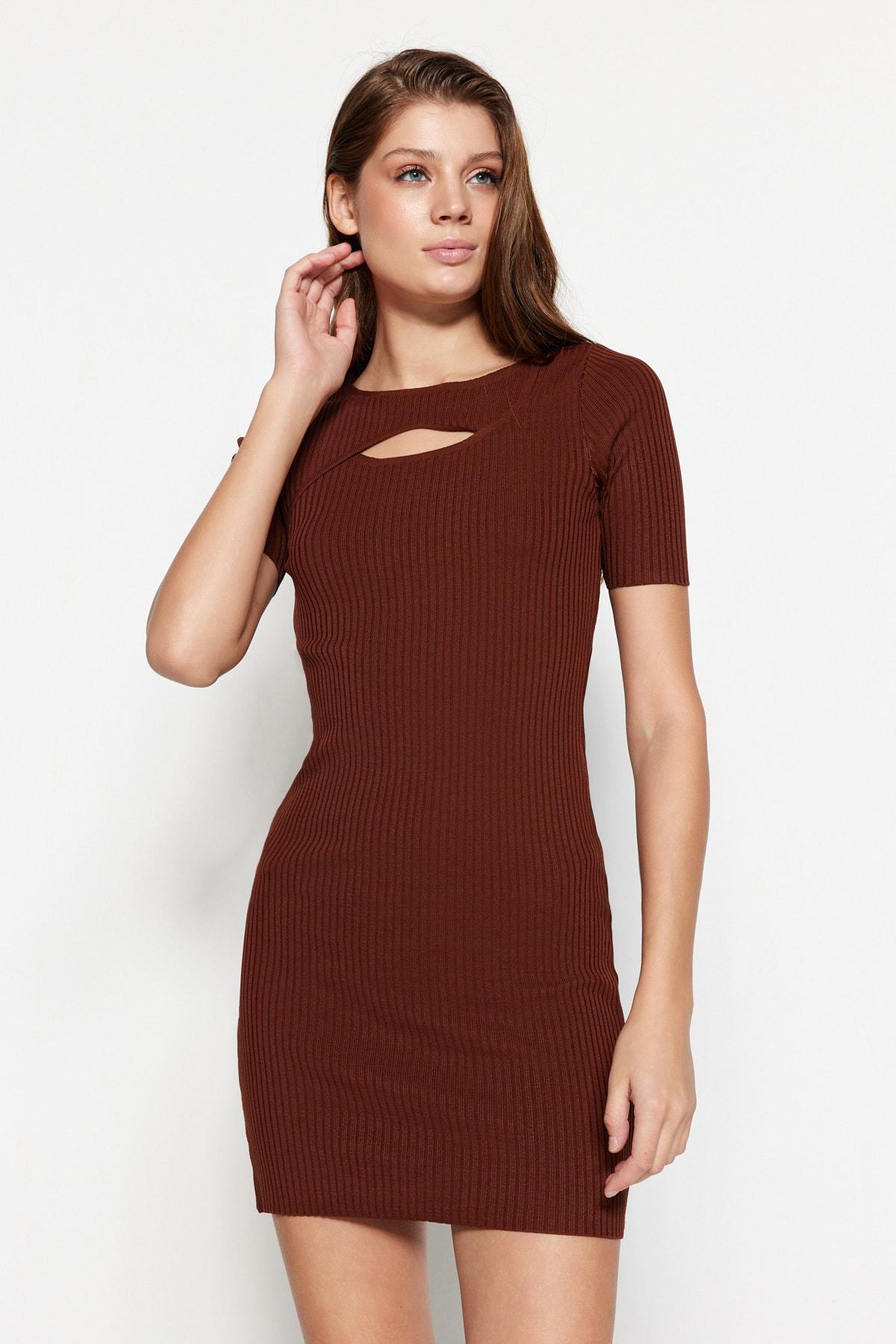 

Платье - Коричневый - Облегающий