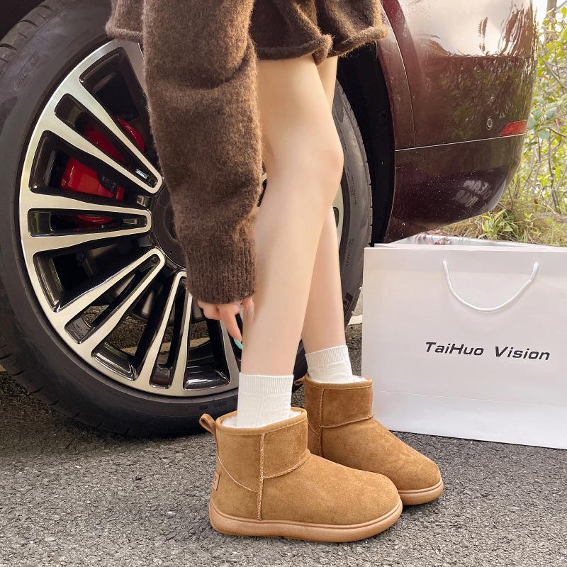 2025 autumn and winter new suede non-slip snow boots, velvet warm feet, short flat-bottomed casual women's cotton shoes