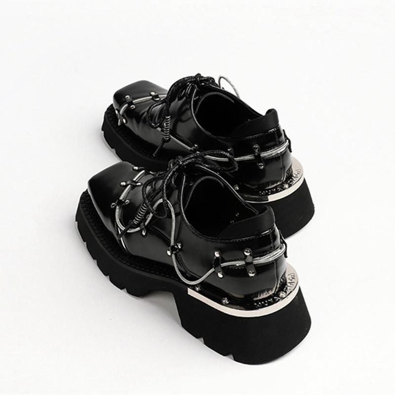 Mode Luxus Metallketten Dekoration Klobige Absatzschuhe Damen Hochwertiges Lackleder Schwarz Schnürschuhe Loafers Punk-Stil Herbstschuhe