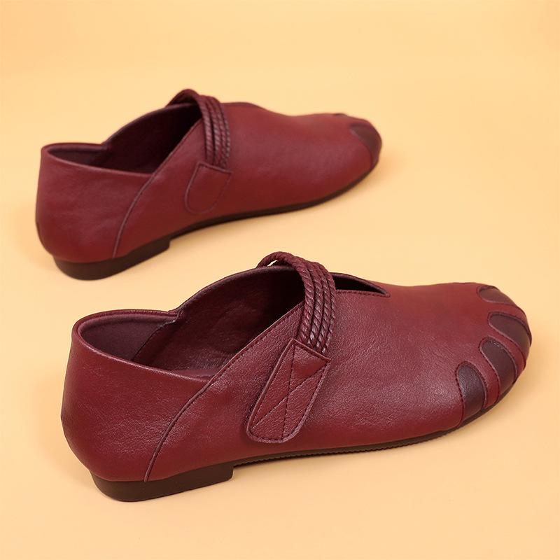 2026 Spring/Autumn Retro Soft Sole Mother's Flat Shoes – Comfortable Style for Middle-Aged and Elderly.