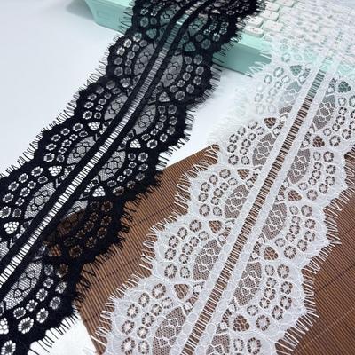 Aparatos de costura y tejido – Encajes
