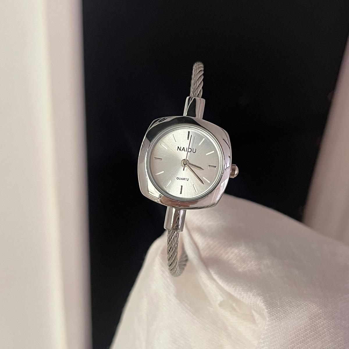 Style Fashion Temperament Small Dial Simple Watch Women S Light Luxury Niche High-End Workplace Commuter Quartz Watch