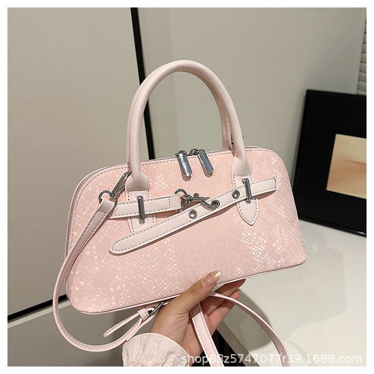 

Весна новая повседневная мода простая однотонная сумка-ракушка женская 2025 зарубежный стиль通勤ный темперамент универсальная сумка-мессенджер женская розовый