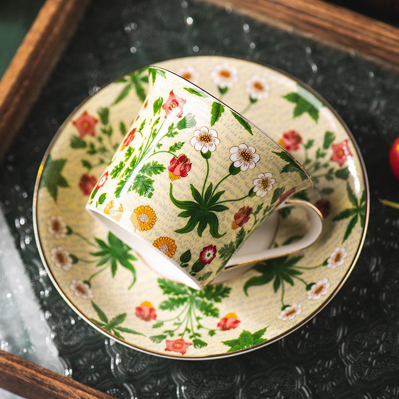 Exquisite Ceramic Coffee Cup Saucer 250ml Couple Mug European Afternoon Tea Flower Tea Coffee Cup Breakfast Cup Birthday Gifts