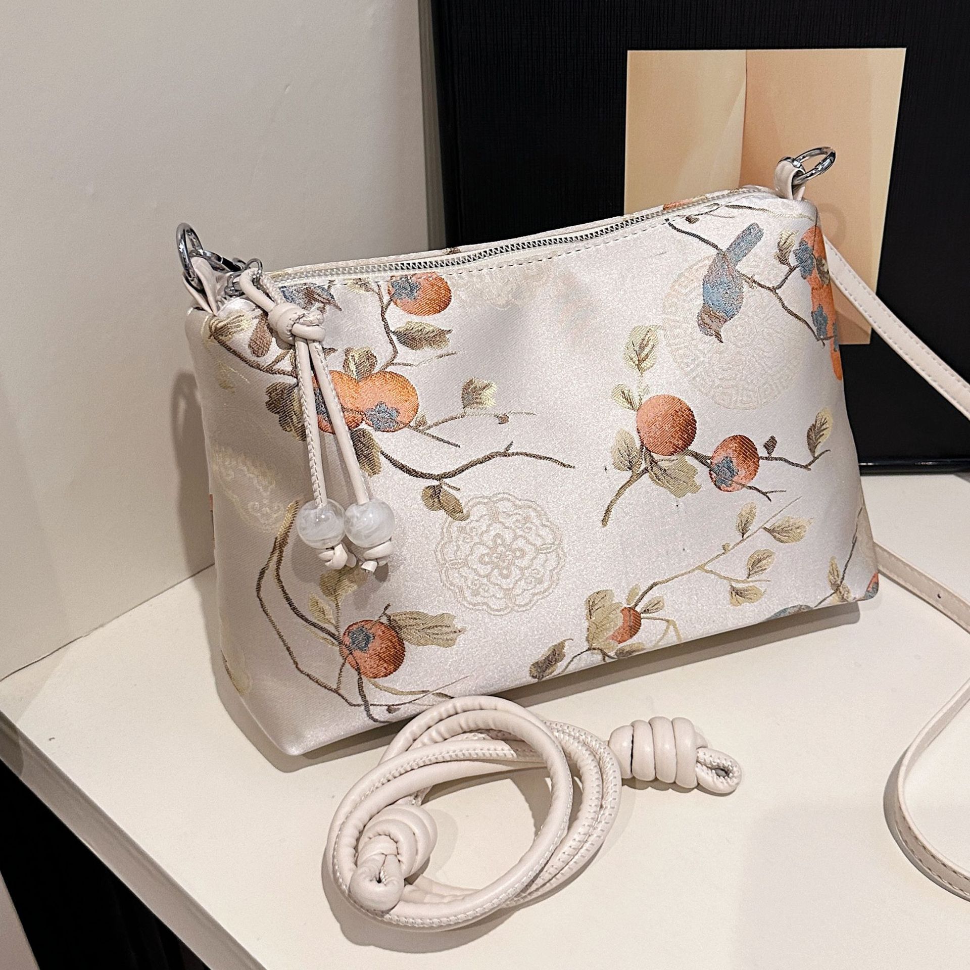 

Новая сумка в китайском стиле, национальный стиль, женская сумка большой вместимости, 2025, новая, трендовая, модная, популярная сумка через плечо, модная сумка-ведро