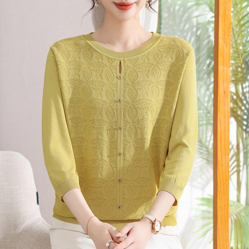 

New Summer Ice Silk Knit Sweater: Slimming Seven-Sleeve T-Shirt for Middle-Aged & Elderly Women with Stylish Round Neck 2XL (recommended 110-120 jin) зелений