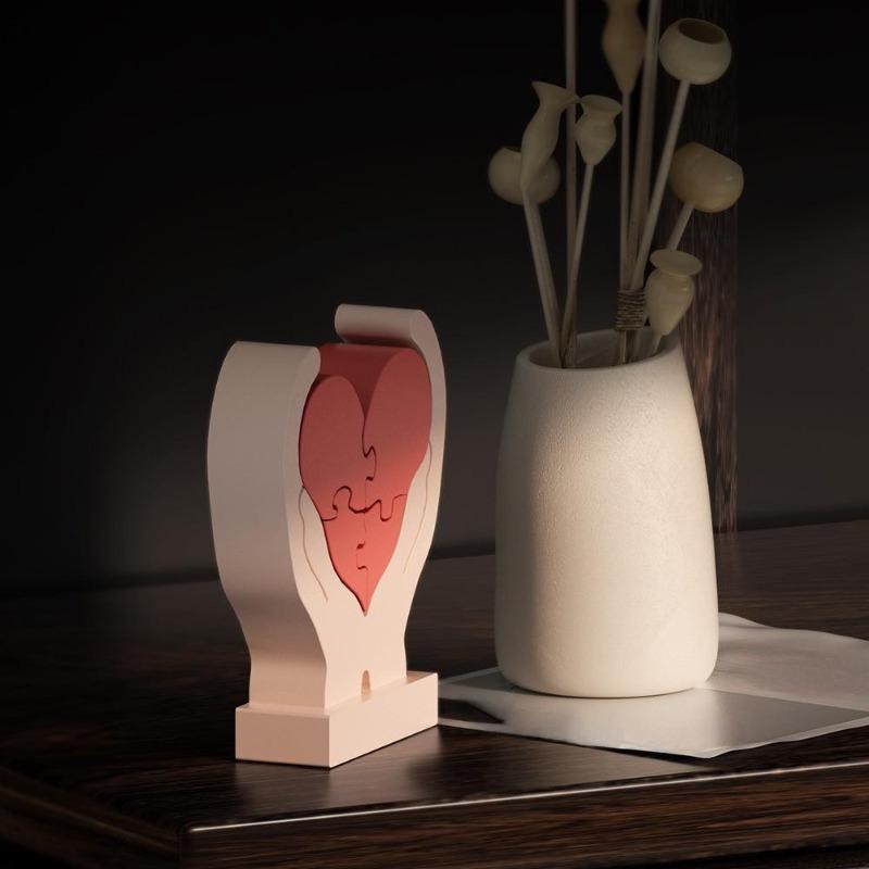 DIY silikonová forma s epoxidovými rukama držícími srdce