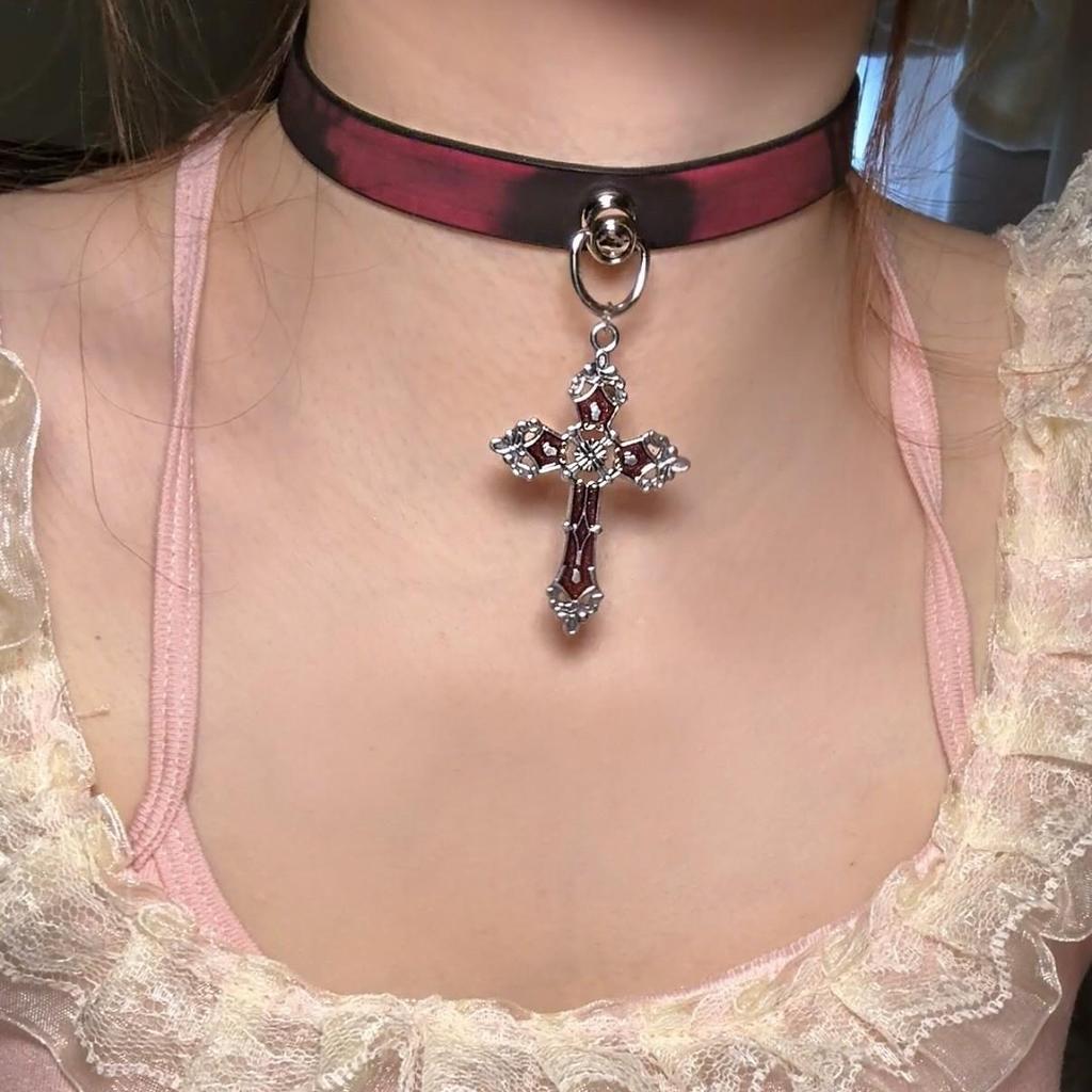 Chique Pittige Meisje Leren Bel Choker Ketting – Uniek Minderheidsontwerp