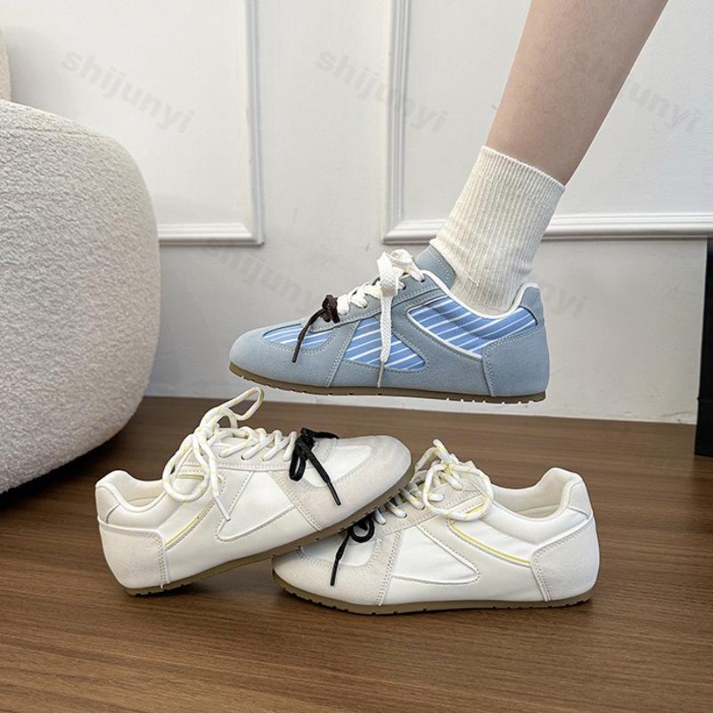 Fashion Women Flat Shoes 2026 Spring Autumn New Outdoor Non Slip Comfortable Casual Shoes Lightweight Soft Sole Lace Up Sneakers