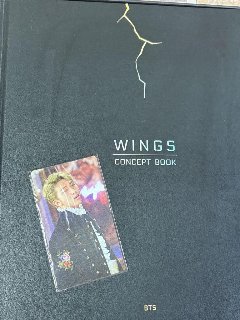 [USADO] RM BTS WINGS Concept Book Tarjeta Coleccionable 24 Piezas Lenticular
