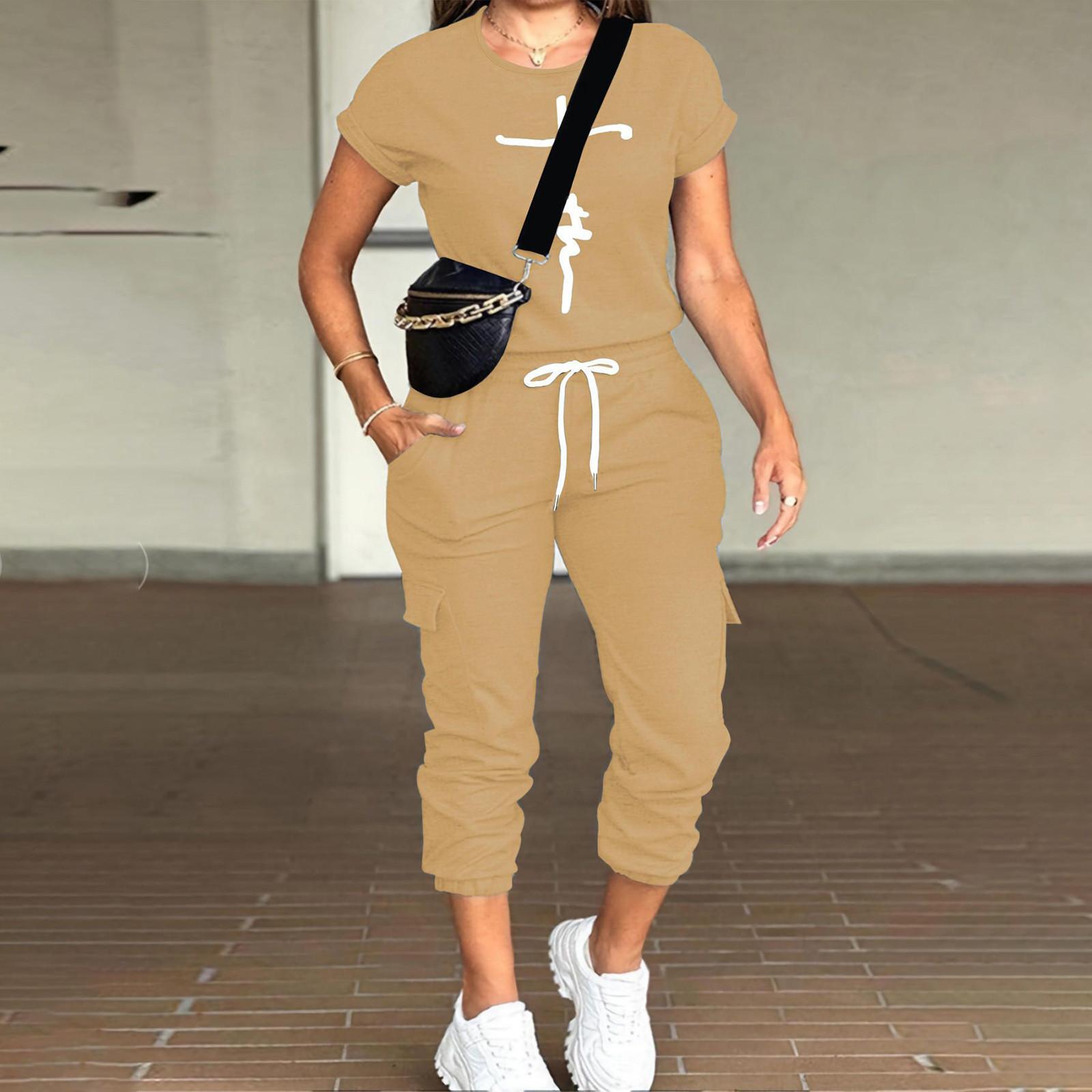 Женский топ с монограммой и короткими рукавами — фото 10