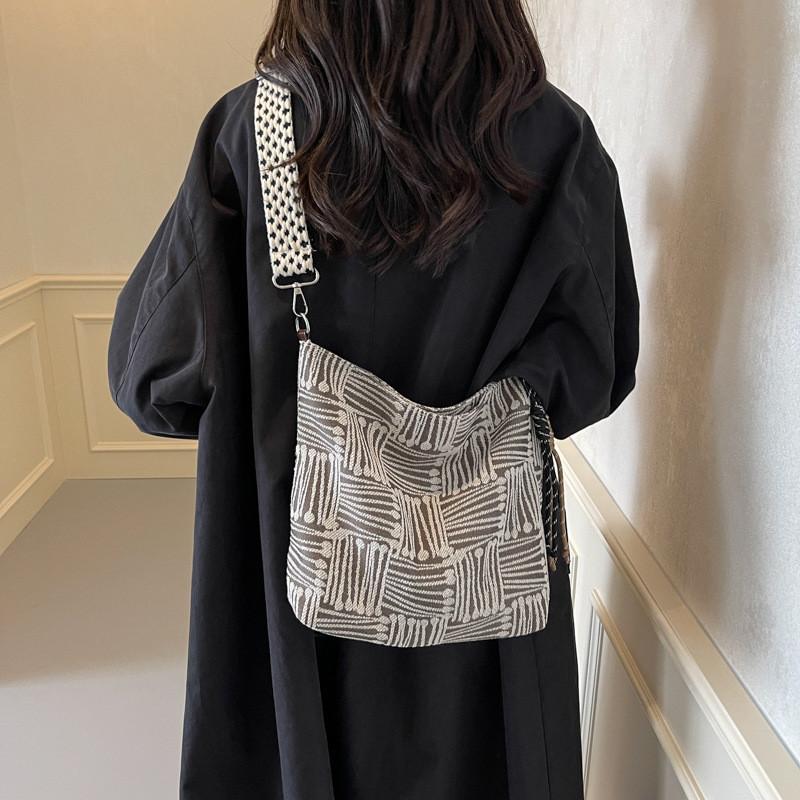 Fashionable Retro Crossbody Tote Bag Stylish Korean Summer 2024 Large Capacity Handbag