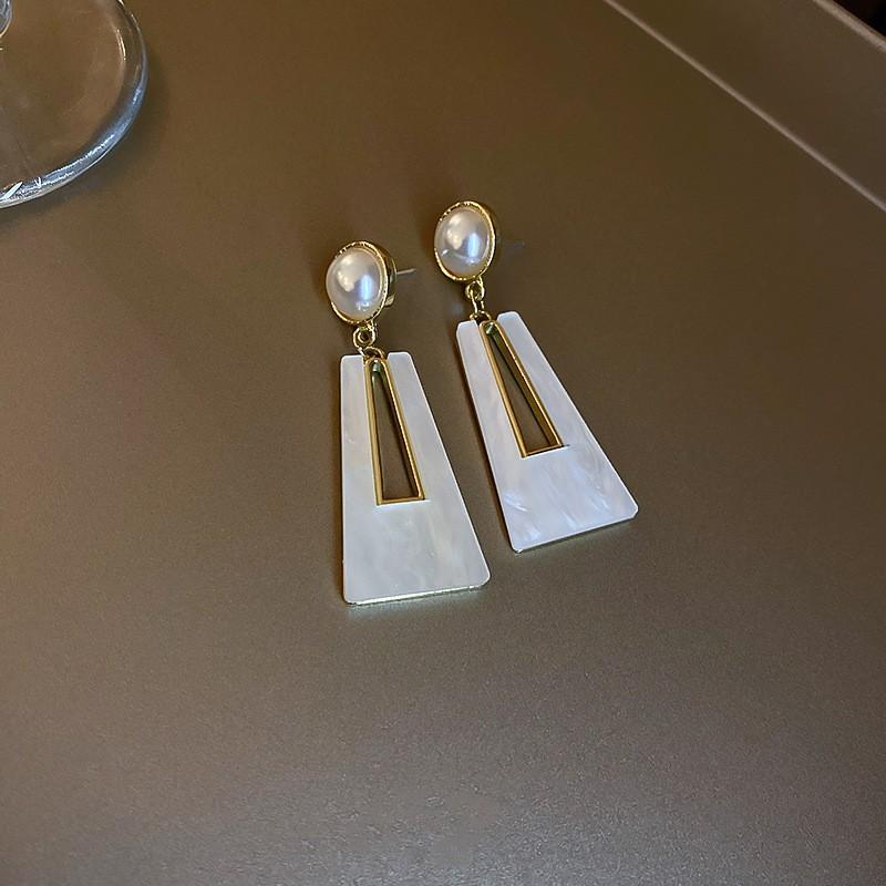 Tropföl runde verdrehte weiße quadratische Ohrstecker Damen einfache vielseitige Ohrringe Ohrringe Damen