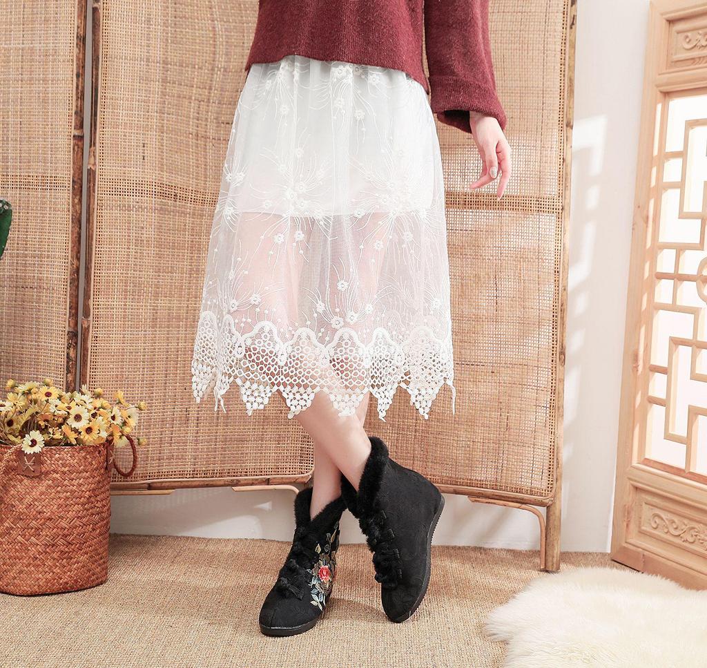 Winter Quilted Fleece-Lined High-Heeled Cotton Boots with Frog Closure and Floral Gold Thread Embroidery