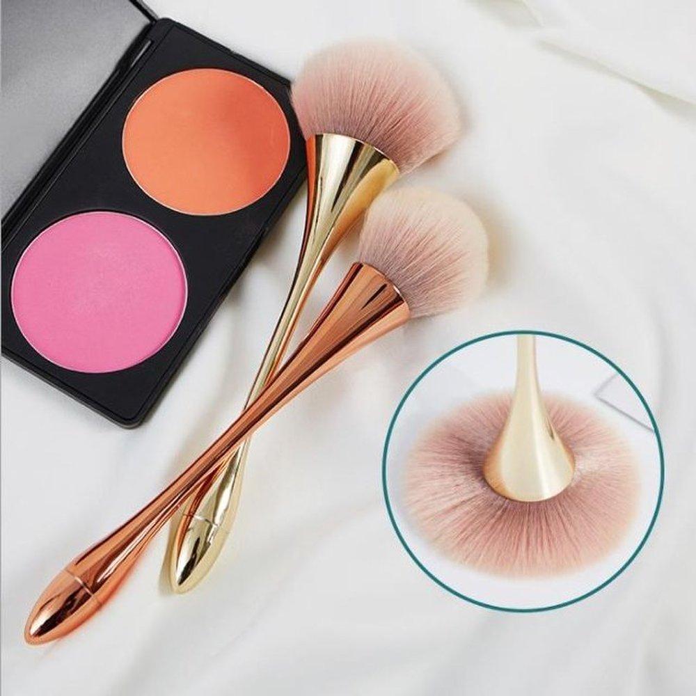 

Kiming Powder Brush Makeup Volt Touch Blusher Brush Color/Size/Shape/Pattern: Rose Gold