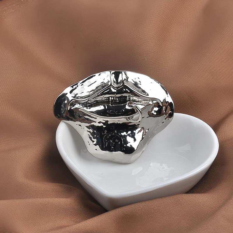 Exaggerated Lip Brooch Alloy Retro Lip-Shaped Pin Clothing Accessory Badge Pin Trendy Tassels Banquet Clothes Metal Pin