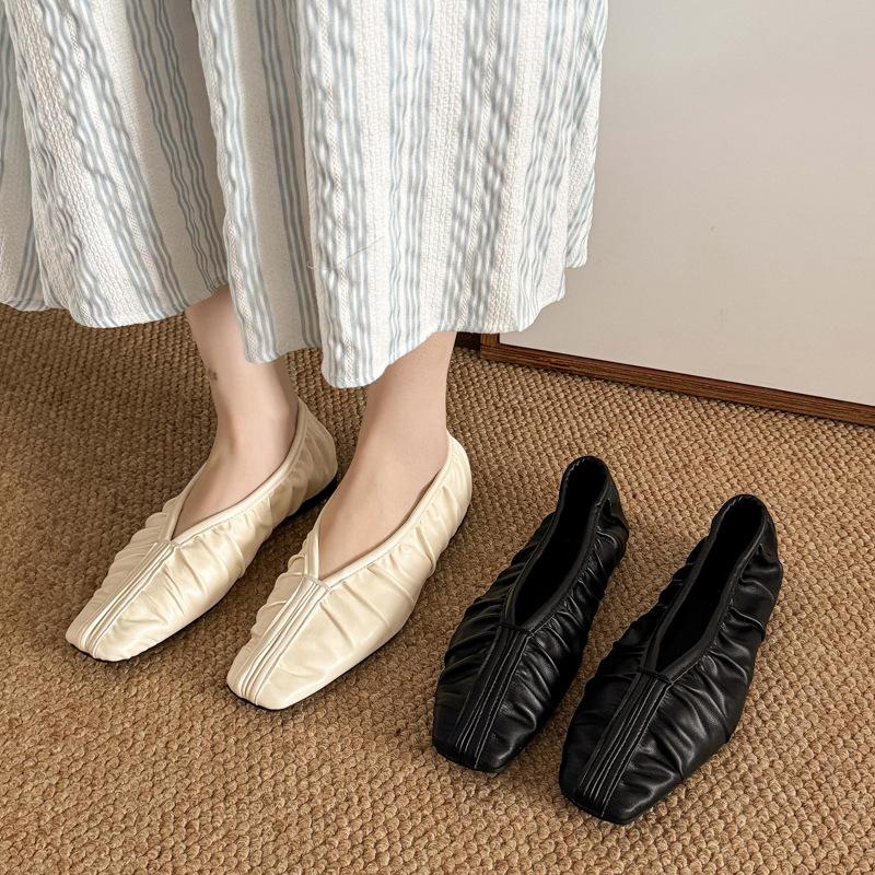 Trendige französische Ballerinas mit eckiger Spitze und Plissee-Details, Feen-Look 2025, vielseitige Arbeitsschuhe, Oma-Schuhe