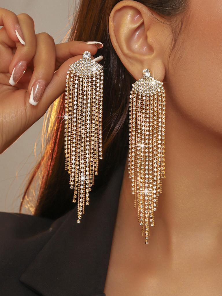 Luxuriöse Ohrringe mit langen Fransen und Strasssteinen