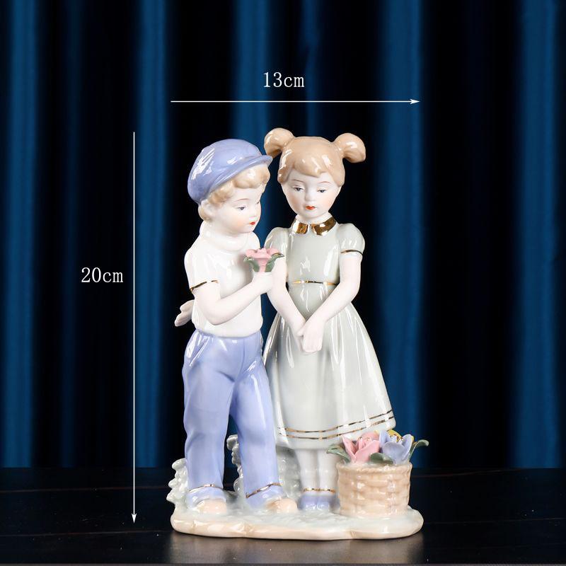 Westliche Keramik Junge Mädchen Kind Skulptur Dekoration Haus Zimmer Tisch Figur Zubehör Handwerk Arbeitszimmer Büro Schreibtisch Statue Ornamente