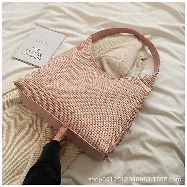 

Модная женская сумка-тоут большой вместимости 2025 новая повседневная простая сумка под мышкой студенческая сумка на плечо для работы розовый