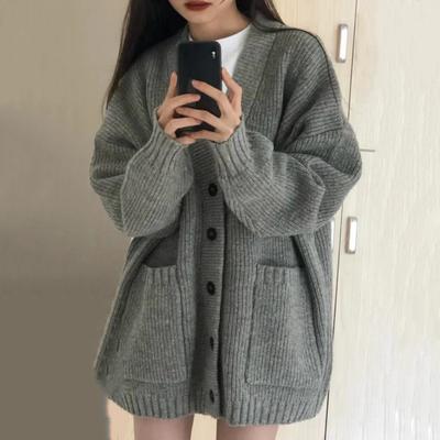 Outono e inverno suéter feminino estilo universitário solto preguiçoso com decote em v bolso cor sólida cardigã de malha suéter de manga comprida