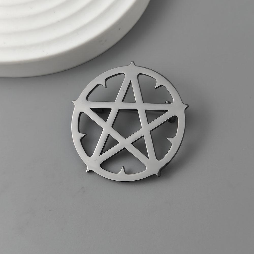 Pentagramserie brosch i rostfritt stål, symboliserar den positiva energin att avvärja ondska, symbol för kulturella slagpåsmycken.