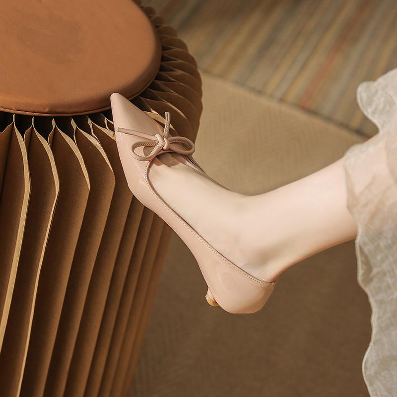 Absatzschuhe für Damen Neue flache Öffnung Kleiner Absatz Einzelne Schuhe Damen Spitz zulaufende Spitze Lackleder Schleife Damenschuhe