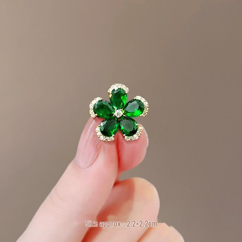 Elegant Emerald Anti-Exposure Brooch - High-End Pin and Versatile Corsage for Women