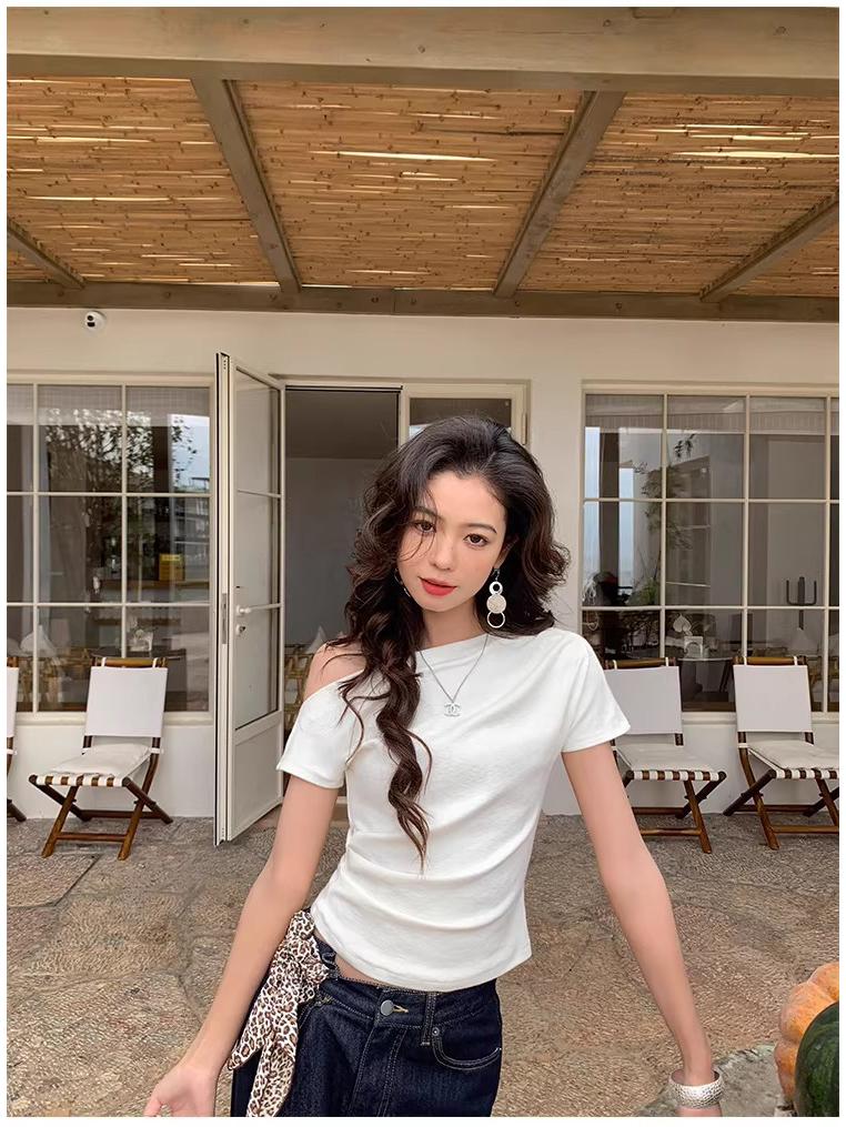 Pure Desire Asymmetrical One-Shoulder Slimming White T-Shirt for Women - Waist-Cinched Summer Design