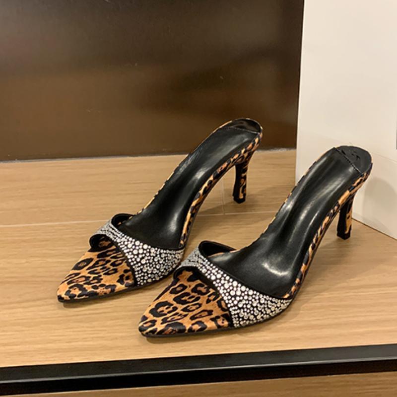 

Мода 2025 Европейский и американский летний новый острый шпилька высокий каблук для женщин носить сексуальные крутые шлепанцы на улице 34 чёрный