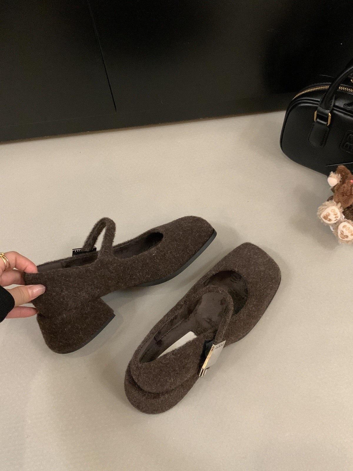 

Туфли-лодочки из французского бархата на толстом каблуке, женские, осень и зима, однословная пряжка с ретро-квадратным носком и легким ртом, туфли Мэри Джейн 40