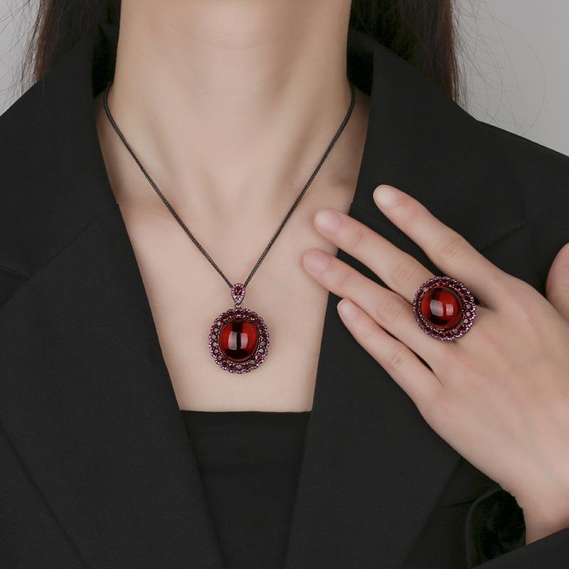 Autumn And Winter Jewelry European Simulation Pigeon Blood Red Corundum Blue Pointed Crystal Black Gold Light Luxury Set Main 18 * 20