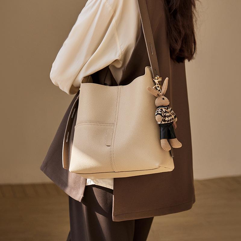 Mrs. Qiao Women's Bag 2025 New Bucket Bag Women's Crossbody Bag Large Capacity Commuter Bag Genuine Leather Women's Shoulder Bag