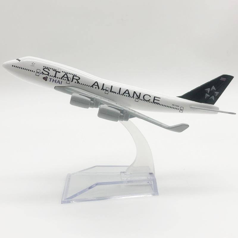 1/400 Thai Star Alliance Airways B747 Diecast Metal Alloy Airplane Model Plane With Landing Gear Aviation Model Desktop Display
