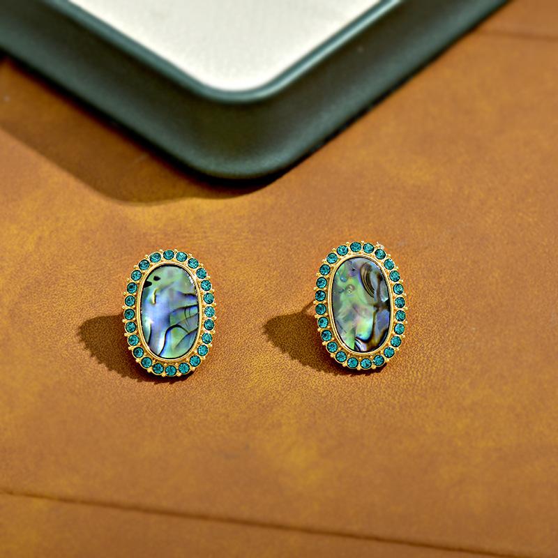 New Trendy Accessories, Oval Pendant Earrings, Exquisite Shell Earrings, and High-end Earrings