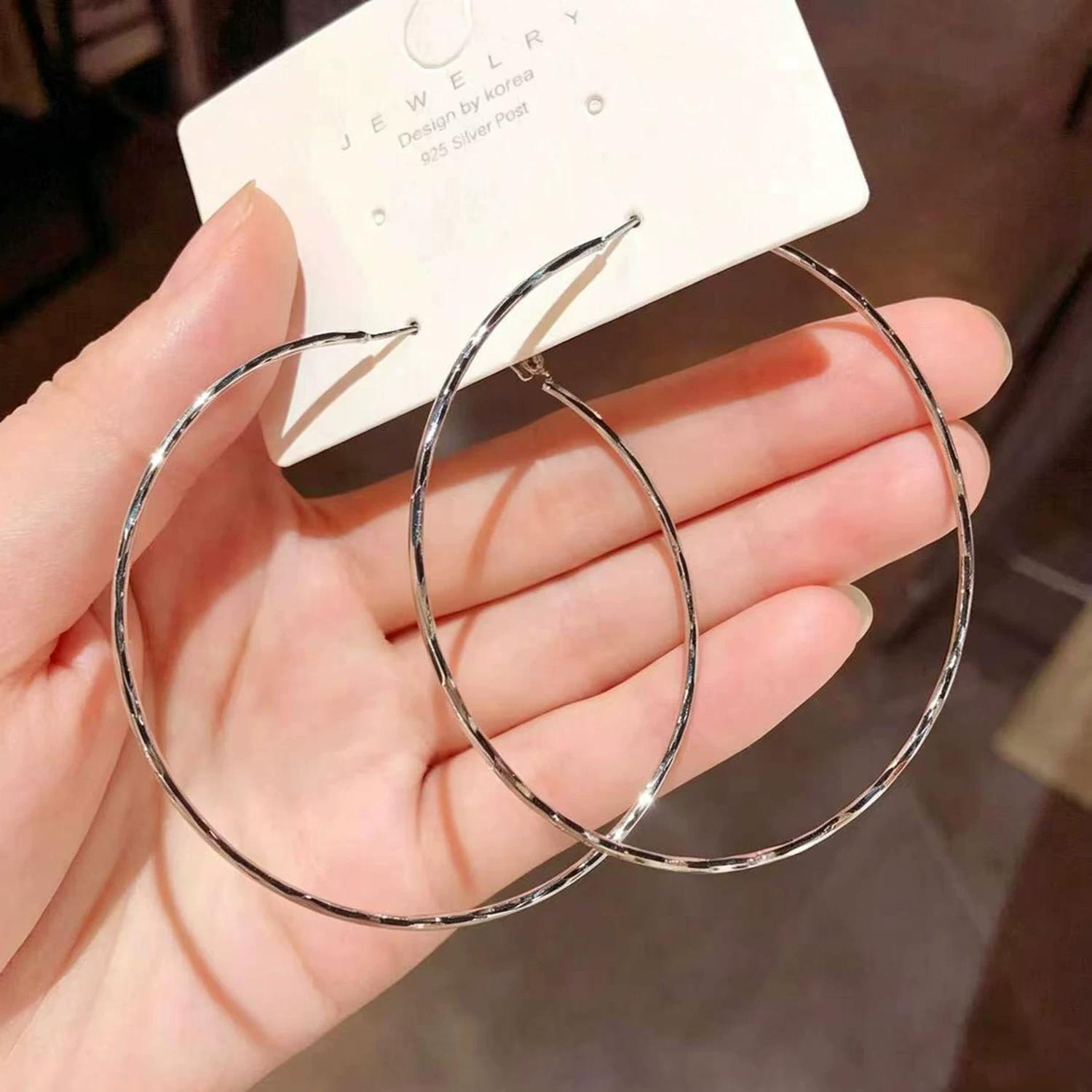 

European and American Exaggerated Minimalist Style Large Hoop Earrings 2025 Trendy Internet Celebrity Elegant High-End Silver Needle Earrings Women 6cm серебряный