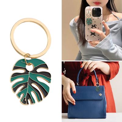 Colorful Resin Leaf Pendant Keychain Trendy Bag Charm Keyring Decoration for Nature Lovers and Fashion Enthusiasts