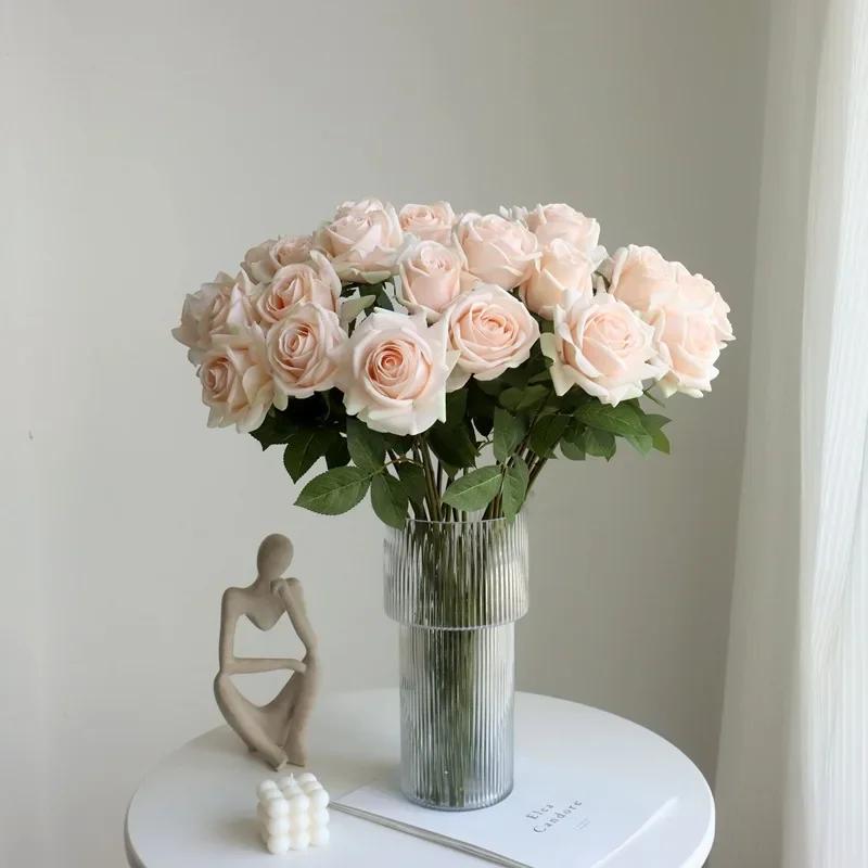 5 ks Květiny umělé na dotek růže svatební kytice svatební dekorace latexové růže dárek na Valentýna párty domov falešná růže květinová