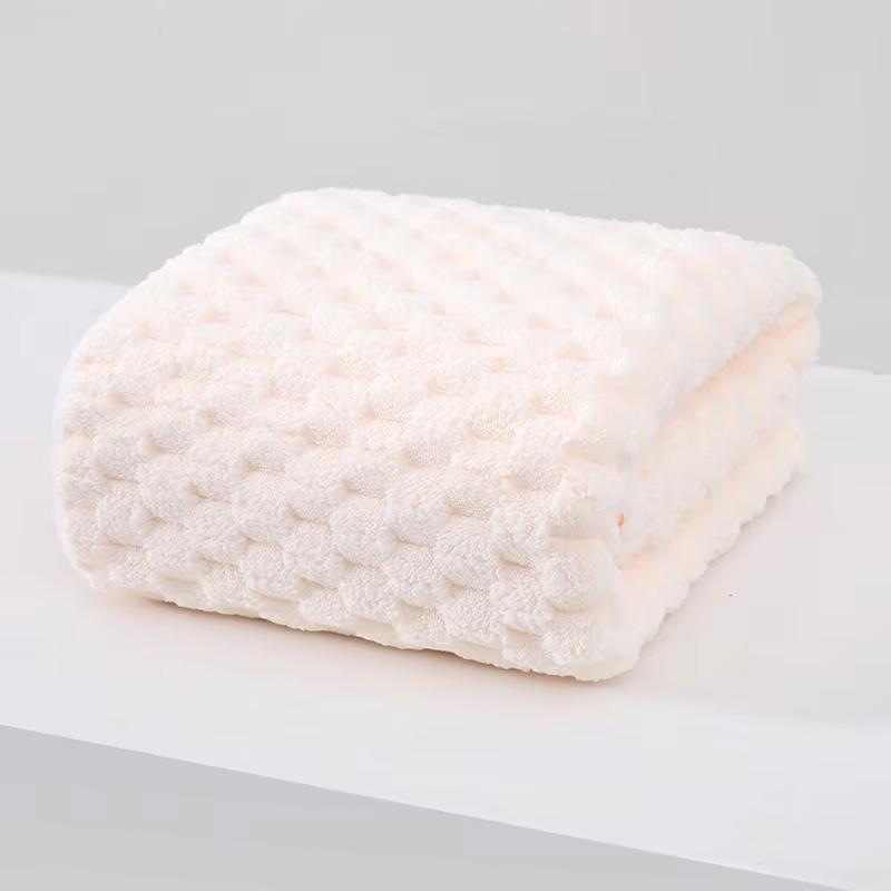 Large Bath Towels, Made of Thick Solid Color Coral Fleece Microfiber, Highly Absorbent, Quick-Drying, Soft, And Comfortable.