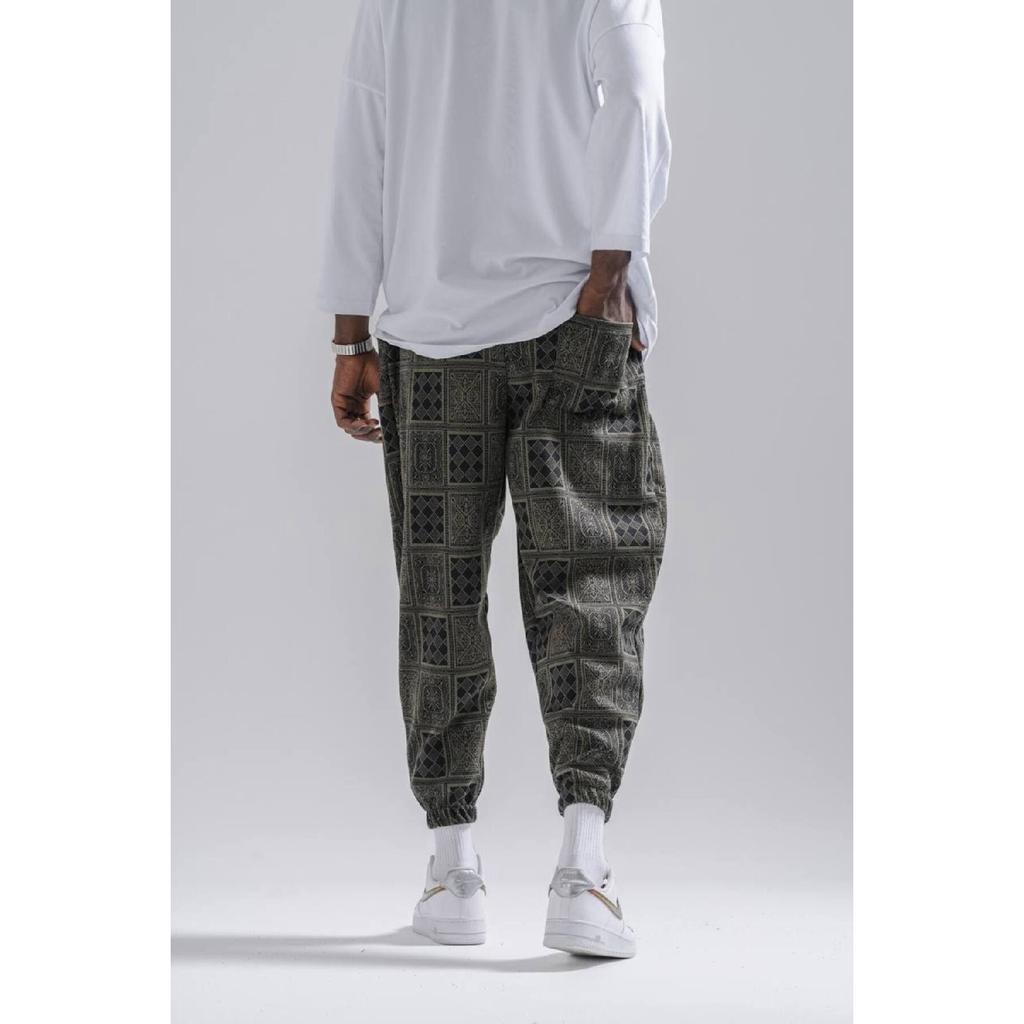 Unisex Shawar With Elastic Waist.