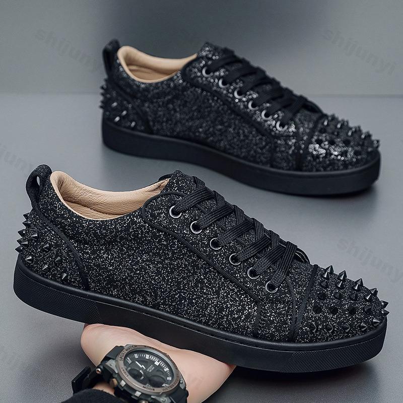 Modă 2025 Pantofi Plat de Board Casual de Primăvară pentru Bărbați cu Design Nituit Trend de Modă Confortabili Ușori Antiderapanți Adidași cu Șireturi