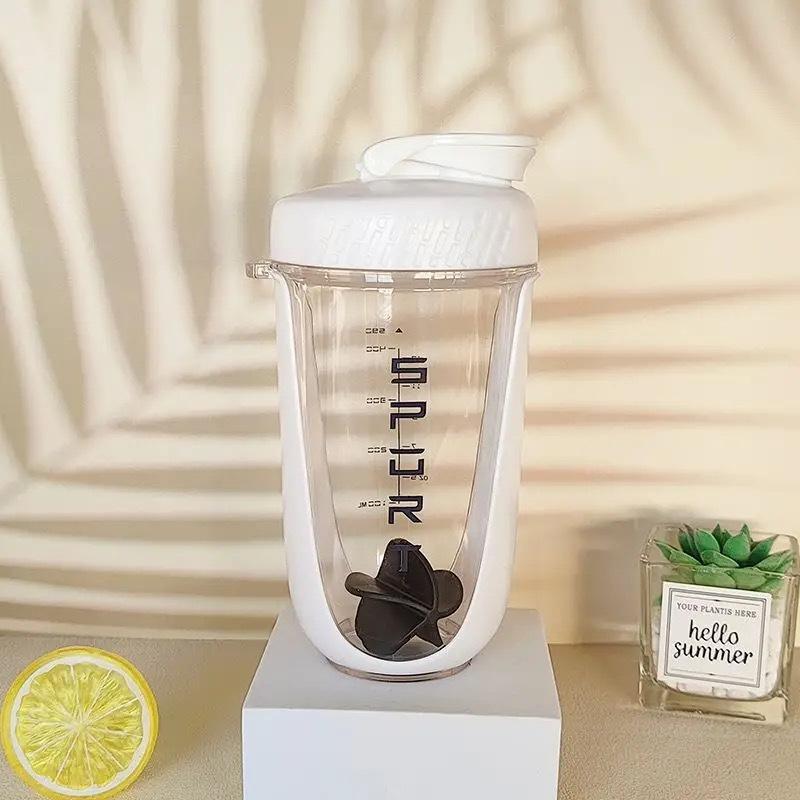 New 590ML protein powder shake cup sports shaking cup office girls portable portable water cup with carry rope