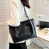 Casual large-capacity bag women's summer new fashion versatile shoulder bag class commuter tote bag