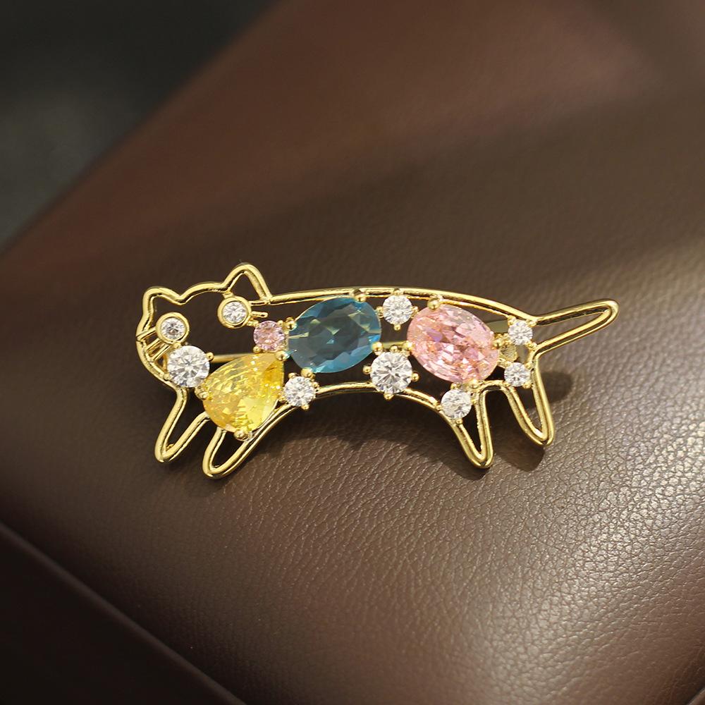 Temperament Niche Sweet Colored Diamond Inlaid Stretching Kitten Brooch Cute Versatile Animal Pet Pin Female